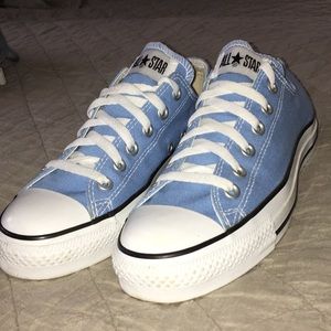 women’s size 8 periwinkle low top converse